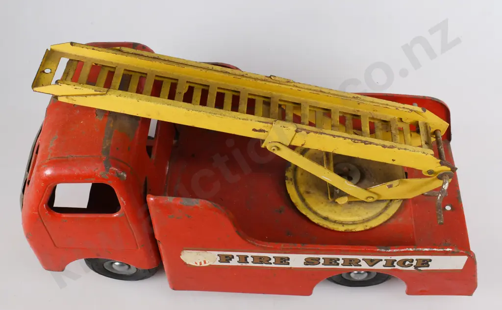 TRI-ANG JUNIOR SERIES FIRE ENGINE Image 1++