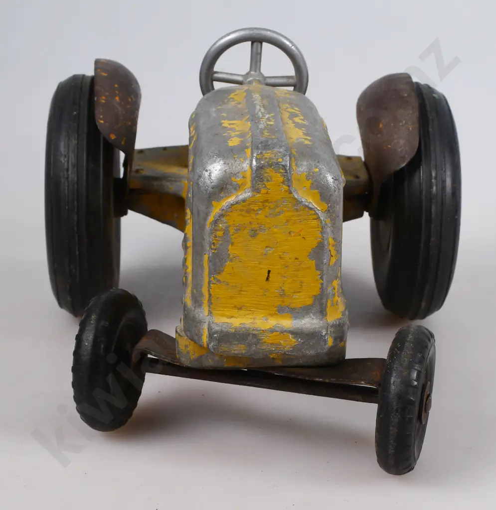TIGER TOYS FORDSON TRACTOR Image 1++