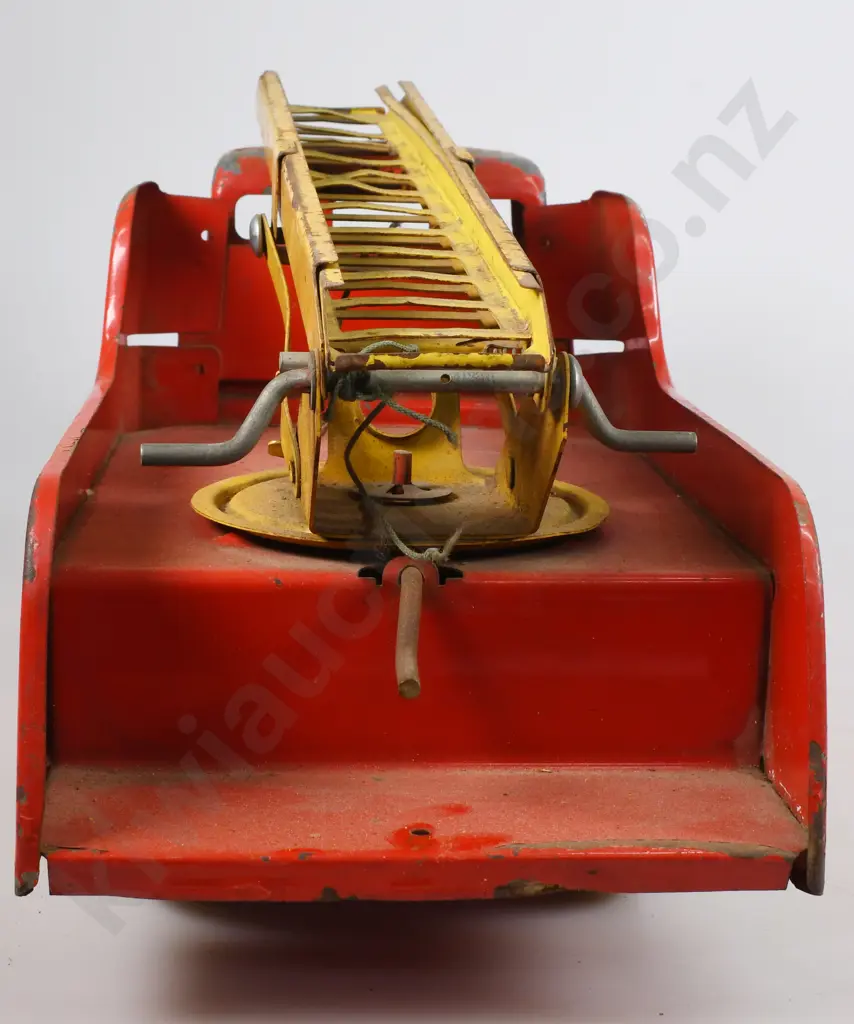 TRI-ANG FORD THAMES FIRE ENGINE Image 1++