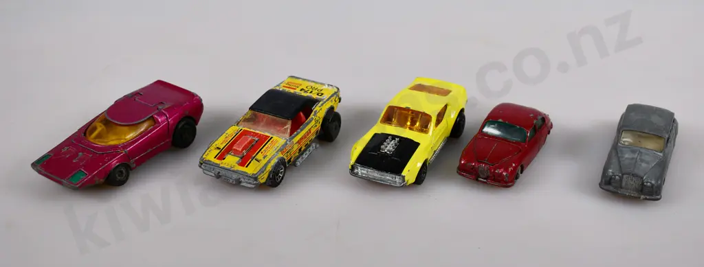 ASSORTED MATCHBOX VEHICLES Image 1++