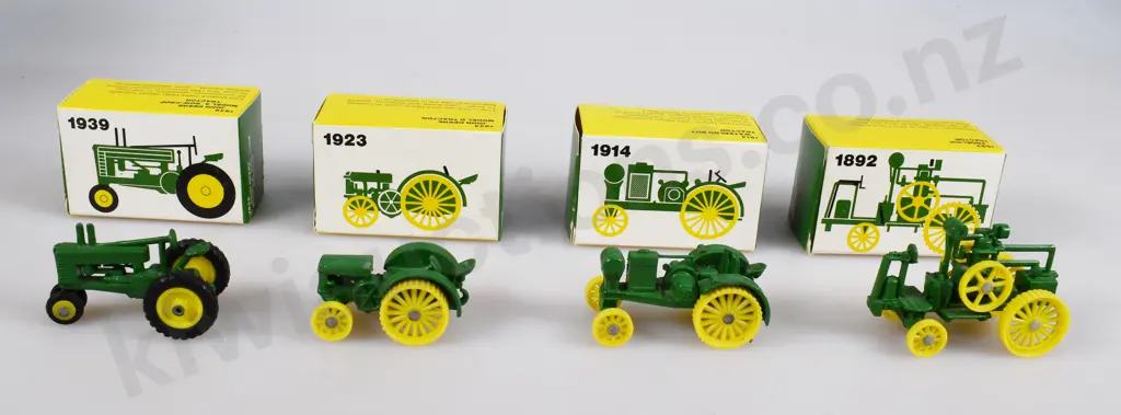 TOY TRACTORS Image 1++