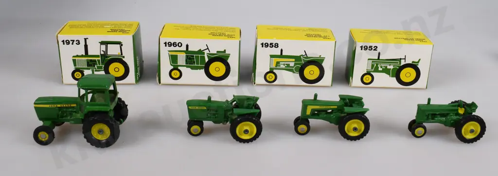 TOY TRACTORS Image 1++