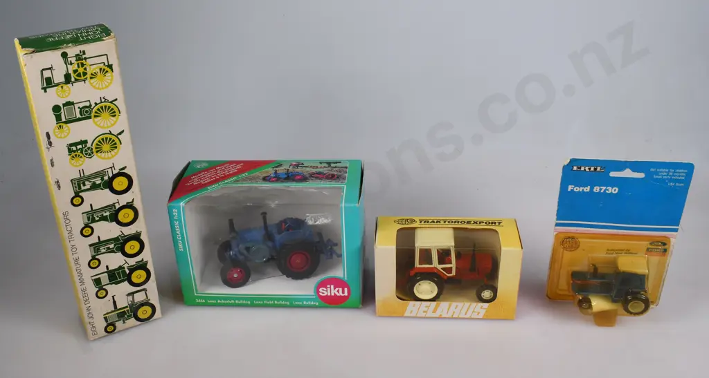 TOY TRACTORS Image 1++