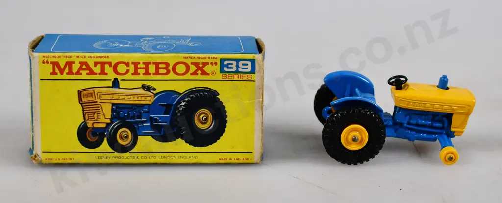 ASSORTED VINTAGE TRACTORS Image 1++
