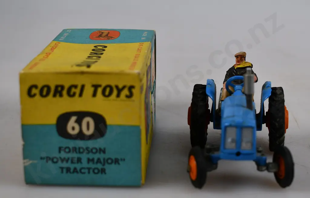 ASSORTED VINTAGE TRACTORS Image 1++