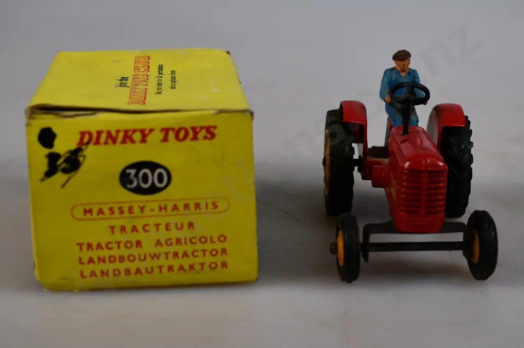 ASSORTED VINTAGE TRACTORS Image 1++