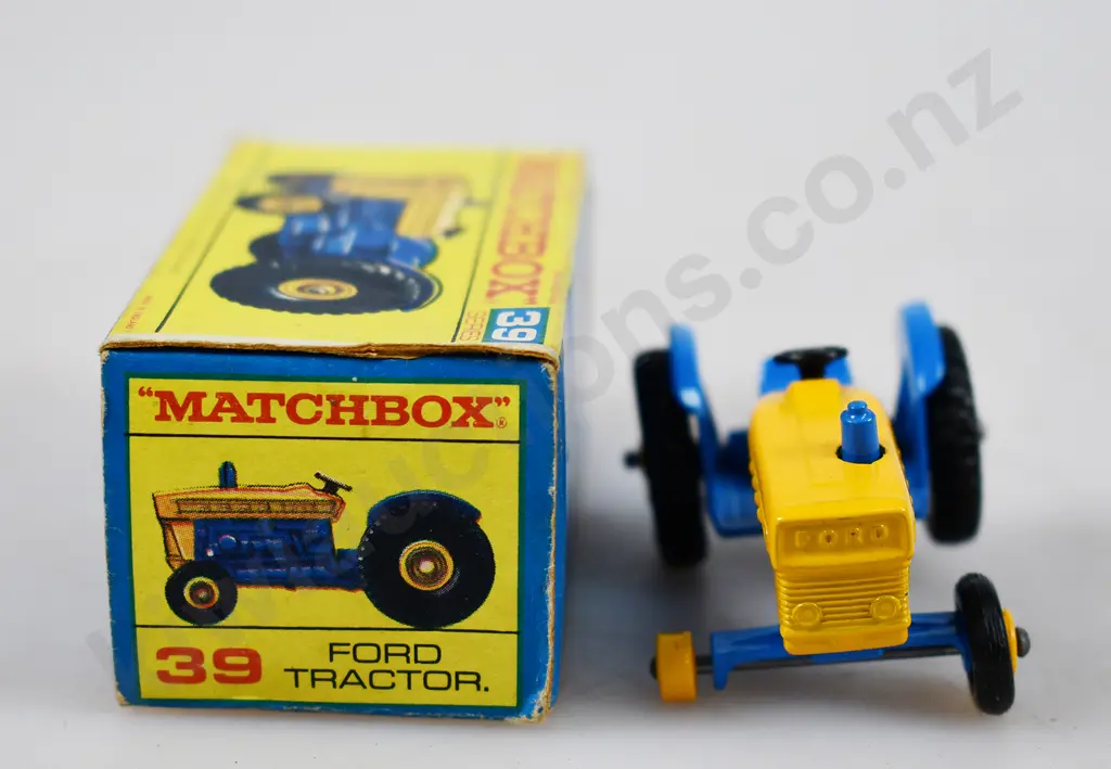 ASSORTED VINTAGE TRACTORS Image 1++