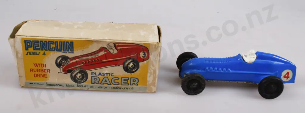PENGUIN PLASTIC RACER, BOXED Image 1++