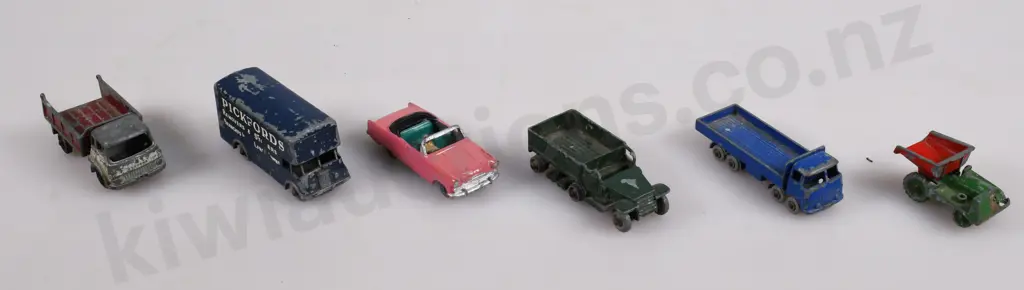 VINTAGE DINKY & MATCHBOX VEHICLES Image 1++
