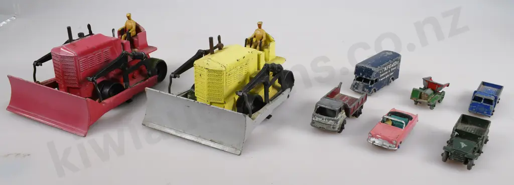 VINTAGE DINKY & MATCHBOX VEHICLES Image 1++