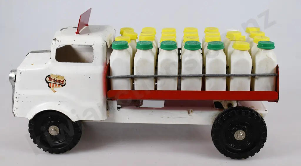 TRI-ANG JUNIOR SERIES MILK LORRY Image 1++