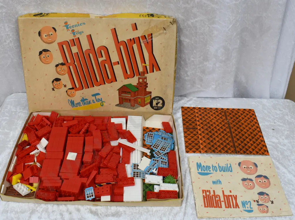 NEW ZEALAND PLASTIC VINTAGE TOY GAMES Image 1++