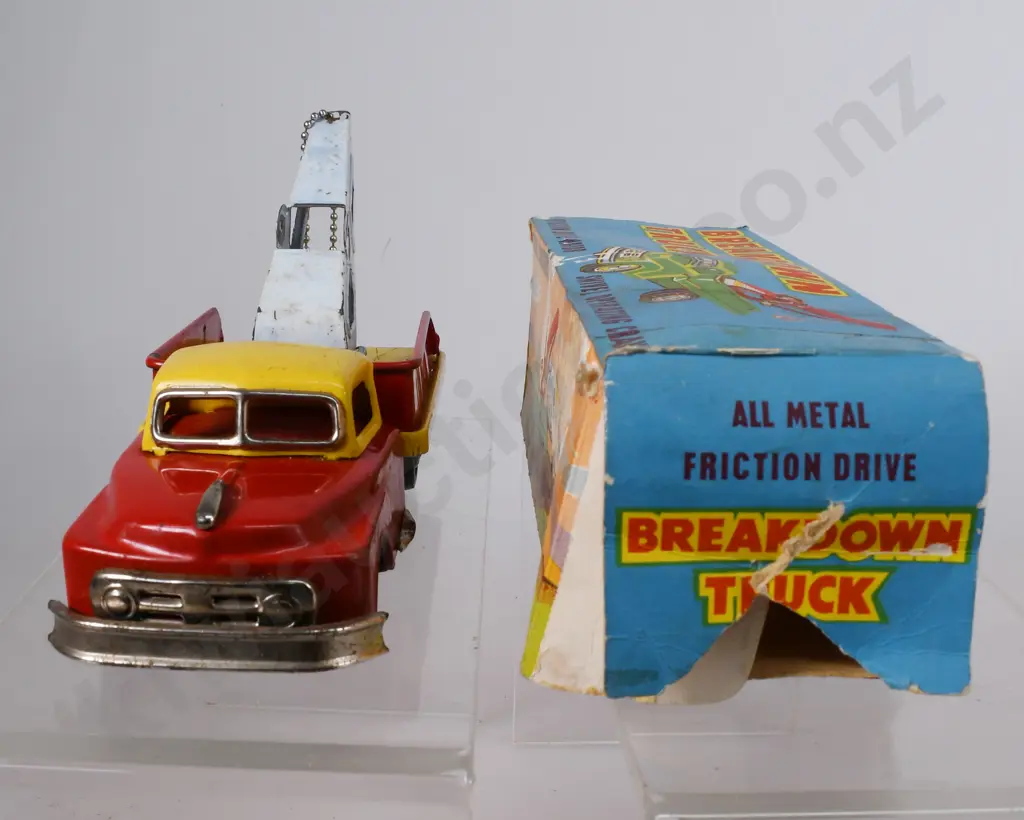 LINCOLN INTERNATIONAL EUCLID DUMP TRUCK & BOXED DUMP TRUCK Image 1++