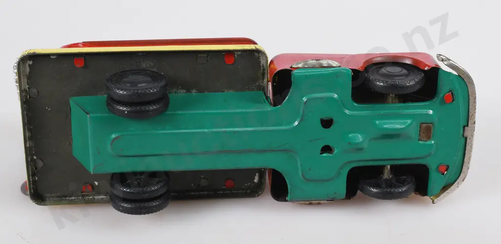 LINCOLN INTERNATIONAL EUCLID DUMP TRUCK & BOXED DUMP TRUCK Image 1++