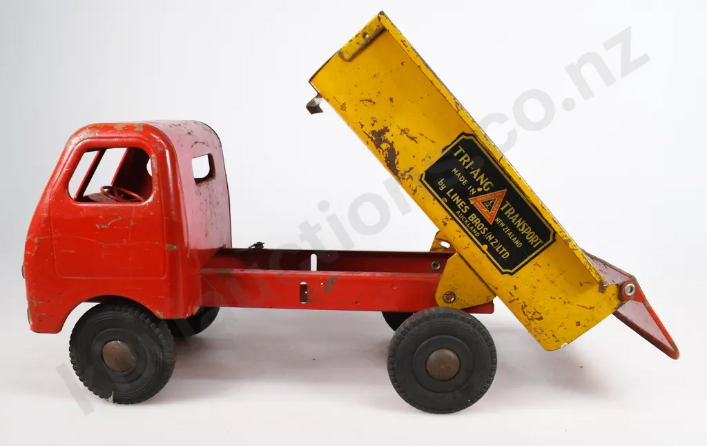 TRI-ANG DIESEL SERIES TIP LORRY Image 1++