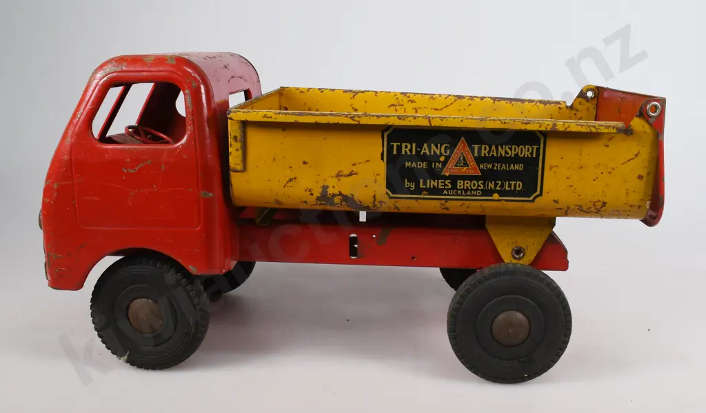 TRI-ANG DIESEL SERIES TIP LORRY Image 1++