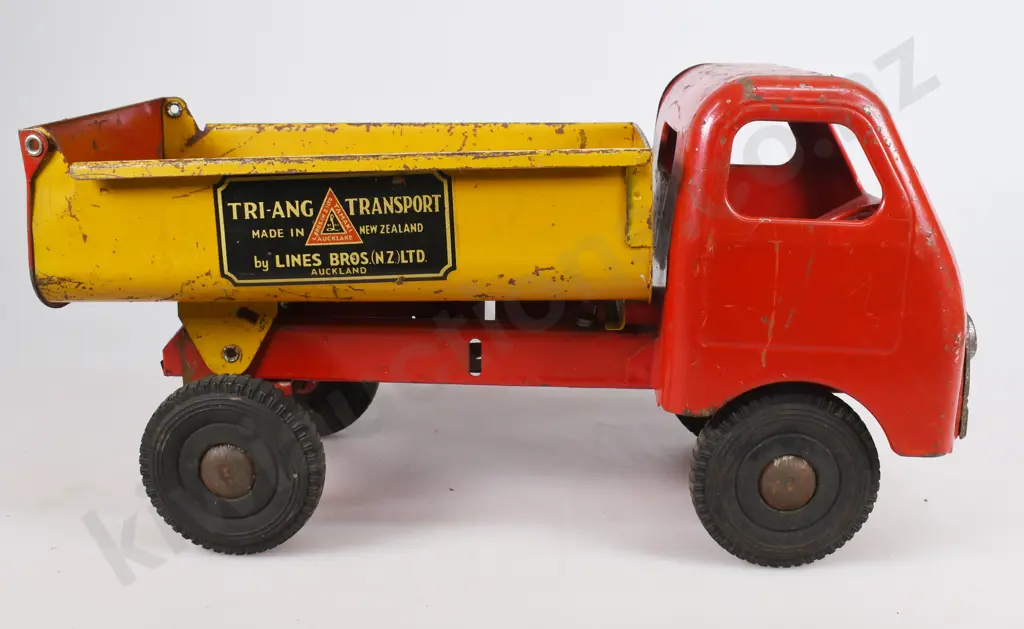 TRI-ANG DIESEL SERIES TIP LORRY Image 1++