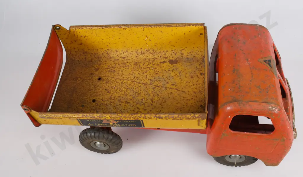 TRI-ANG DIESEL SERIES TIP LORRY Image 1++
