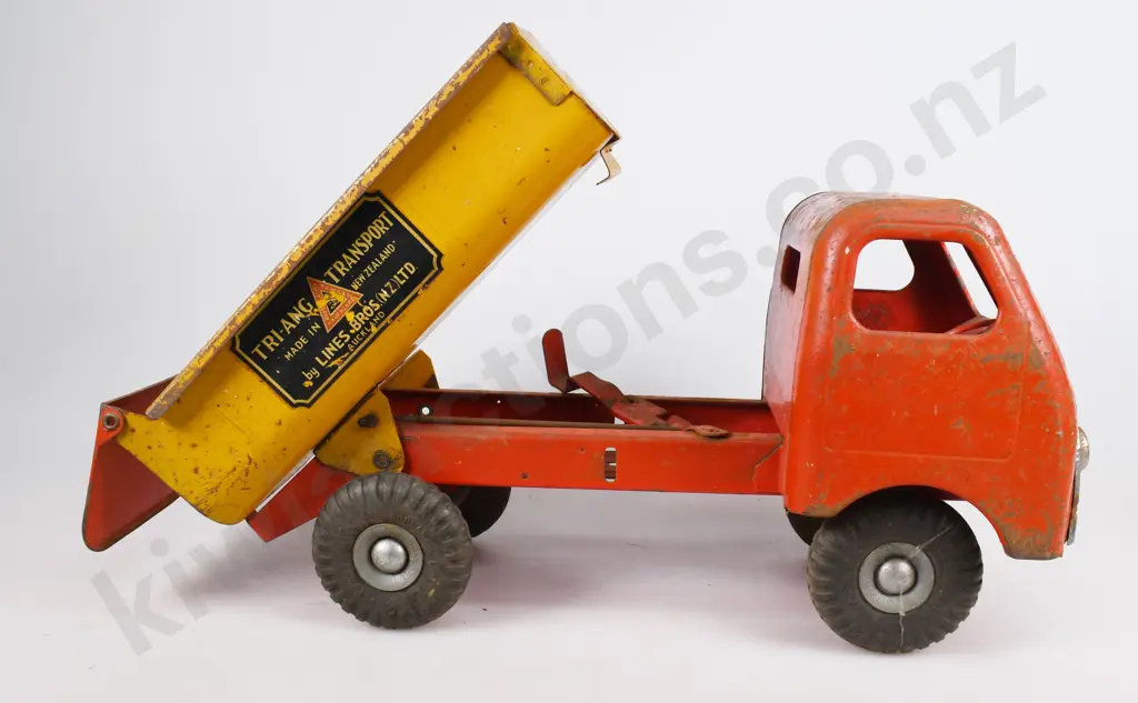 TRI-ANG DIESEL SERIES TIP LORRY Image 1++