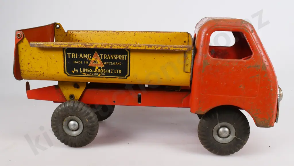 TRI-ANG DIESEL SERIES TIP LORRY Image 1++