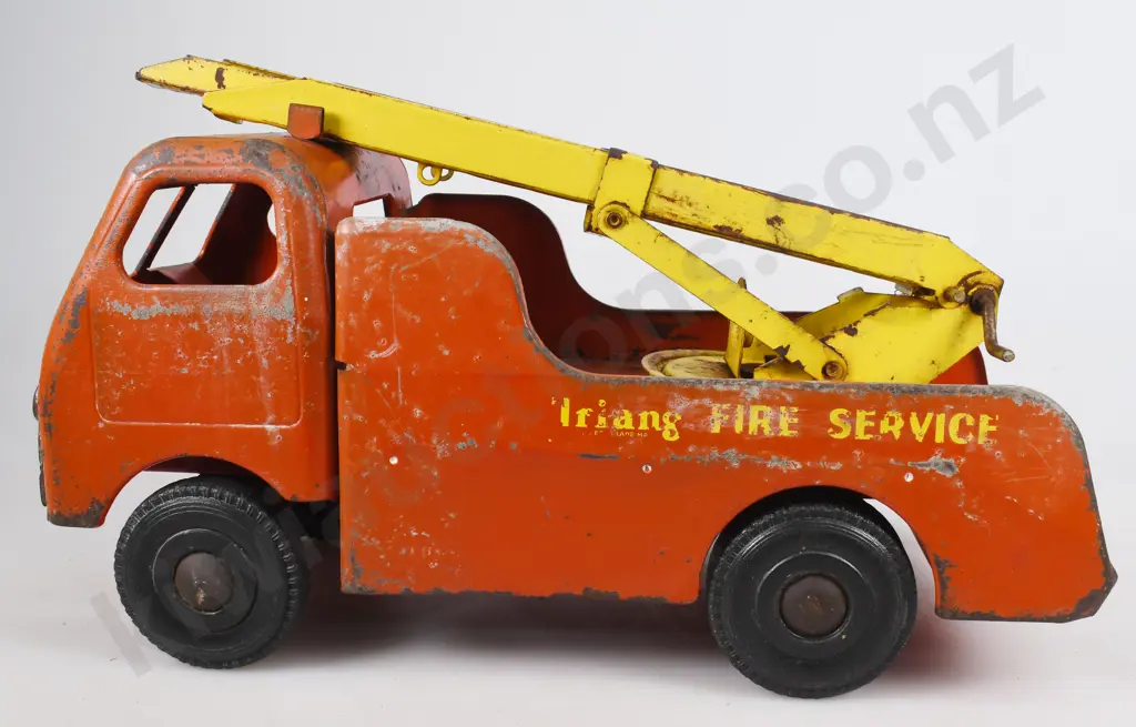 TRI-ANG DIESEL SERIES FIRE ENGINE Image 1++
