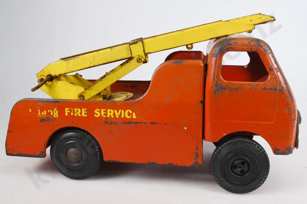 TRI-ANG DIESEL SERIES FIRE ENGINE Image 1++