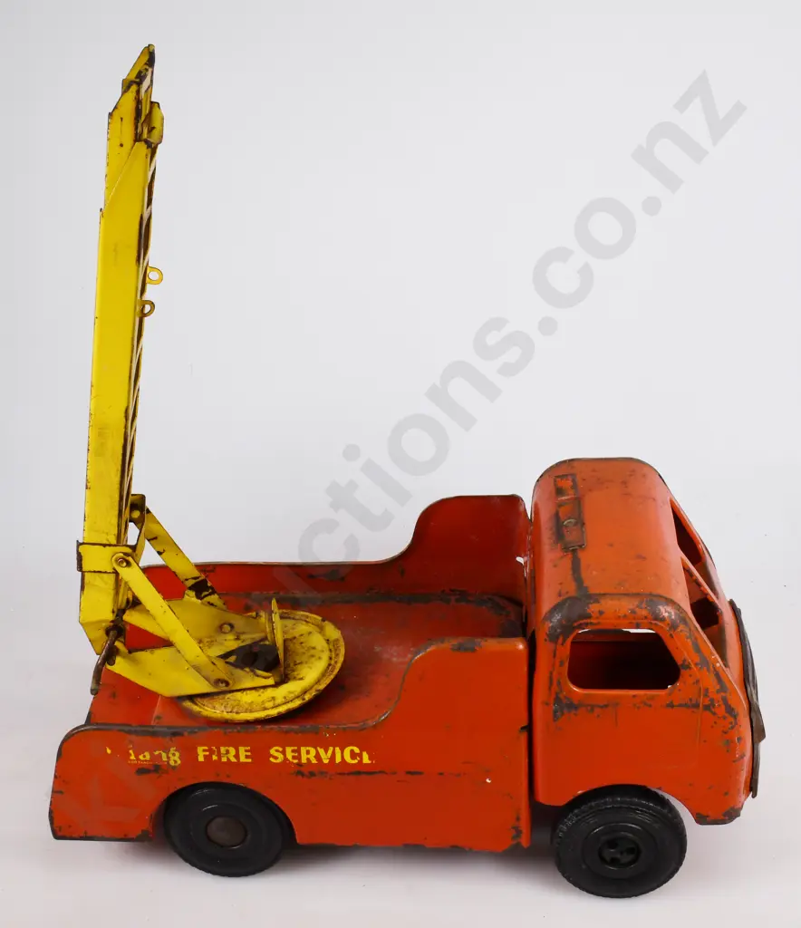 TRI-ANG DIESEL SERIES FIRE ENGINE Image 1++