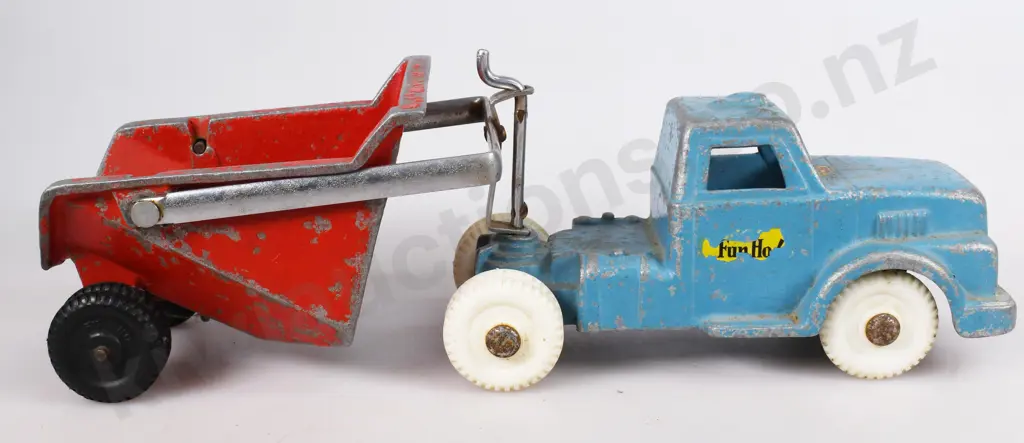 FUN HO LARGE CARRYALL TIP TRUCK Image 1++