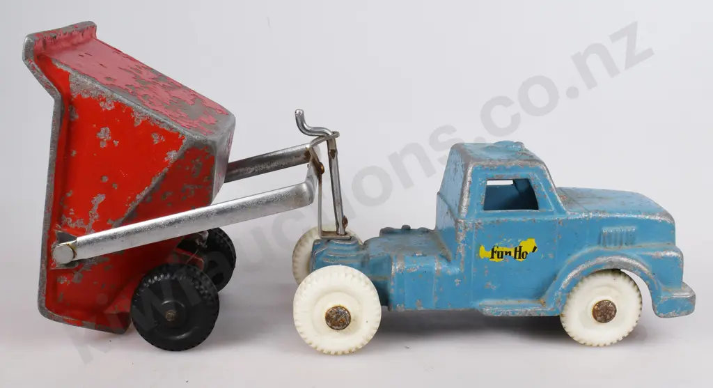 FUN HO LARGE CARRYALL TIP TRUCK Image 1++