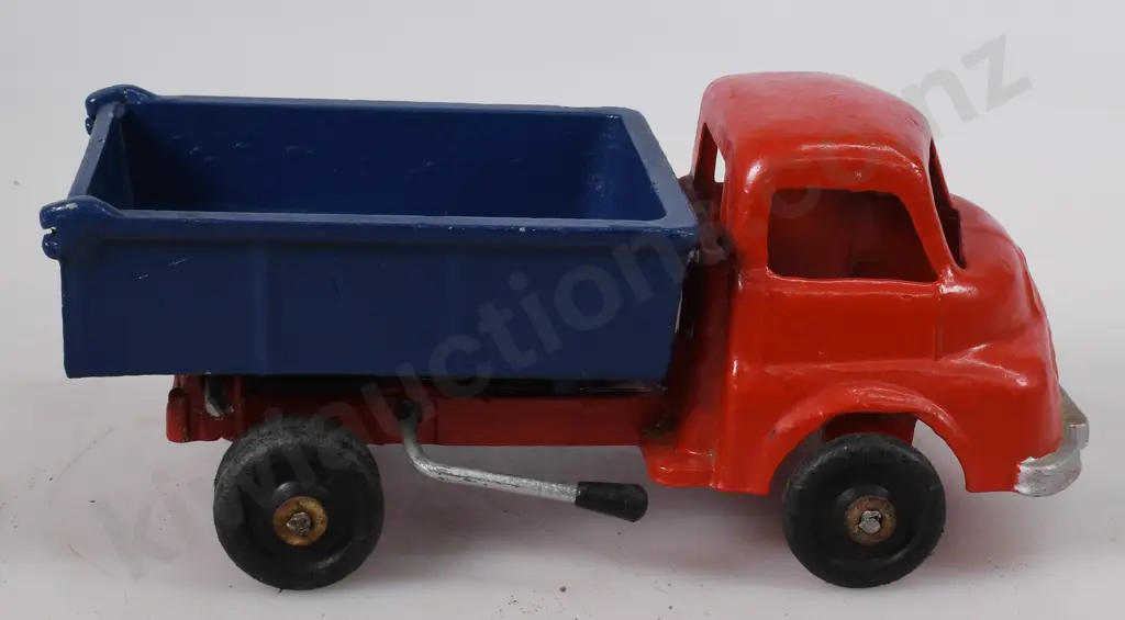 MACKENZIE & BANNISTER TIP TRUCK Image 1++