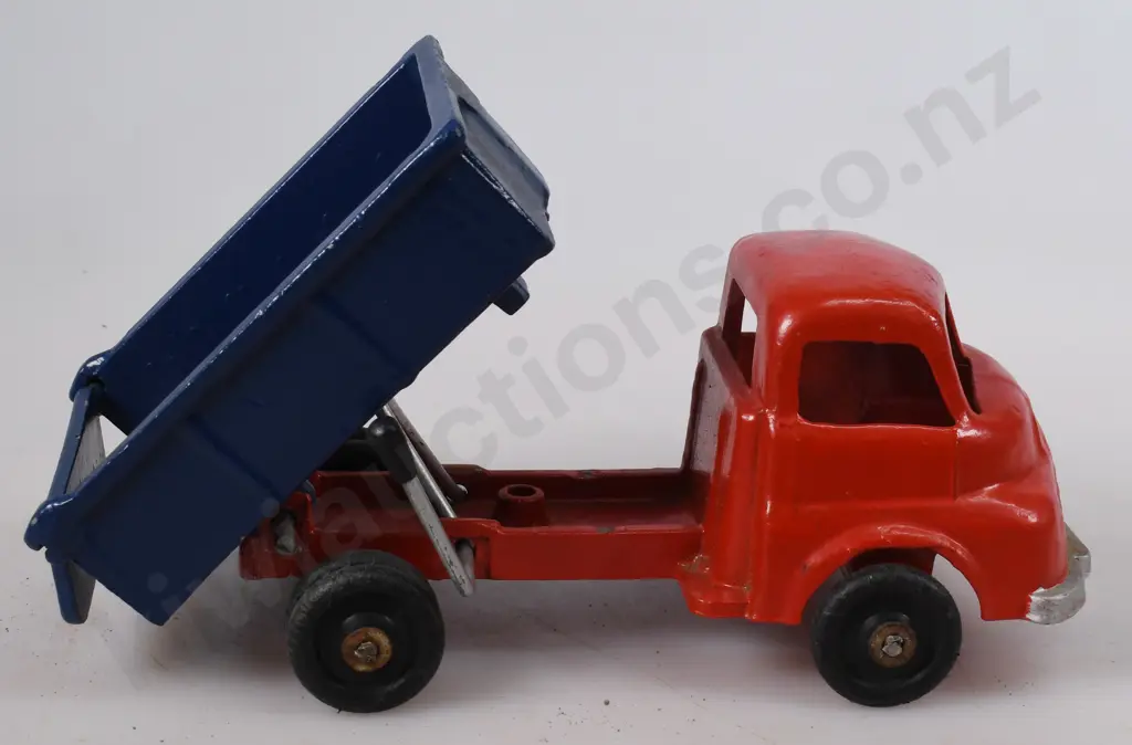 MACKENZIE & BANNISTER TIP TRUCK Image 1++