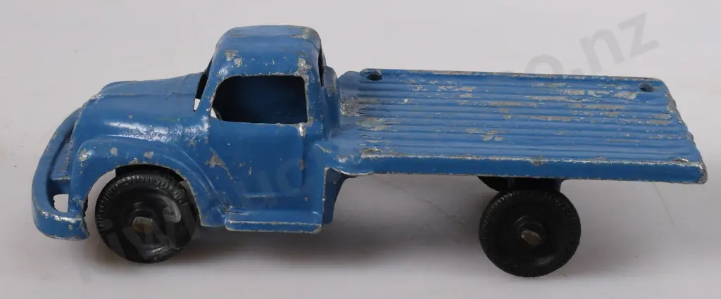 MACKENZIE & BANNISTER FLAT DECK TRUCK Image 1++