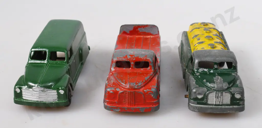 BRENTWARE MODEL CHEV PANEL VAN, DRINKS TRUCK, PETROL TANKER Image 1++
