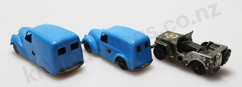 TRI-ANG MINIC VANS & JEEP Image 1++