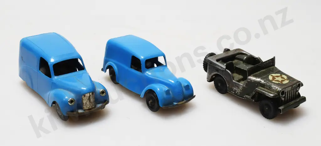 TRI-ANG MINIC VANS & JEEP Image 1++
