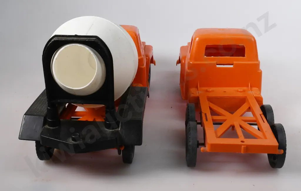 TOLTOYS PLASTIC TRUCKS Image 1++