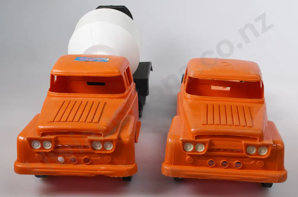 TOLTOYS PLASTIC TRUCKS Image 1++
