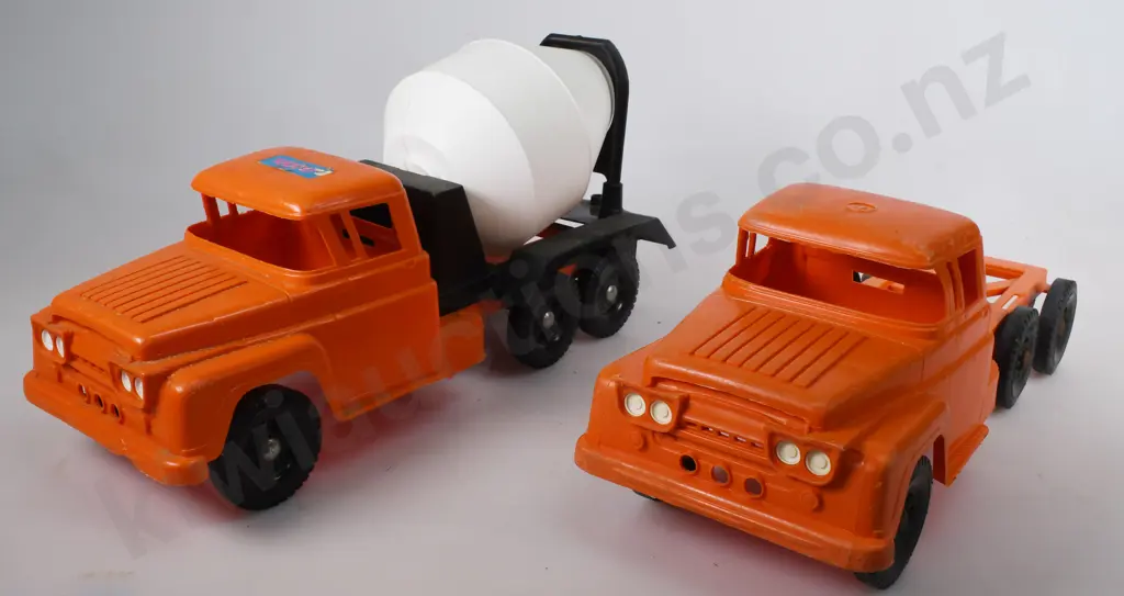 TOLTOYS PLASTIC TRUCKS Image 1++