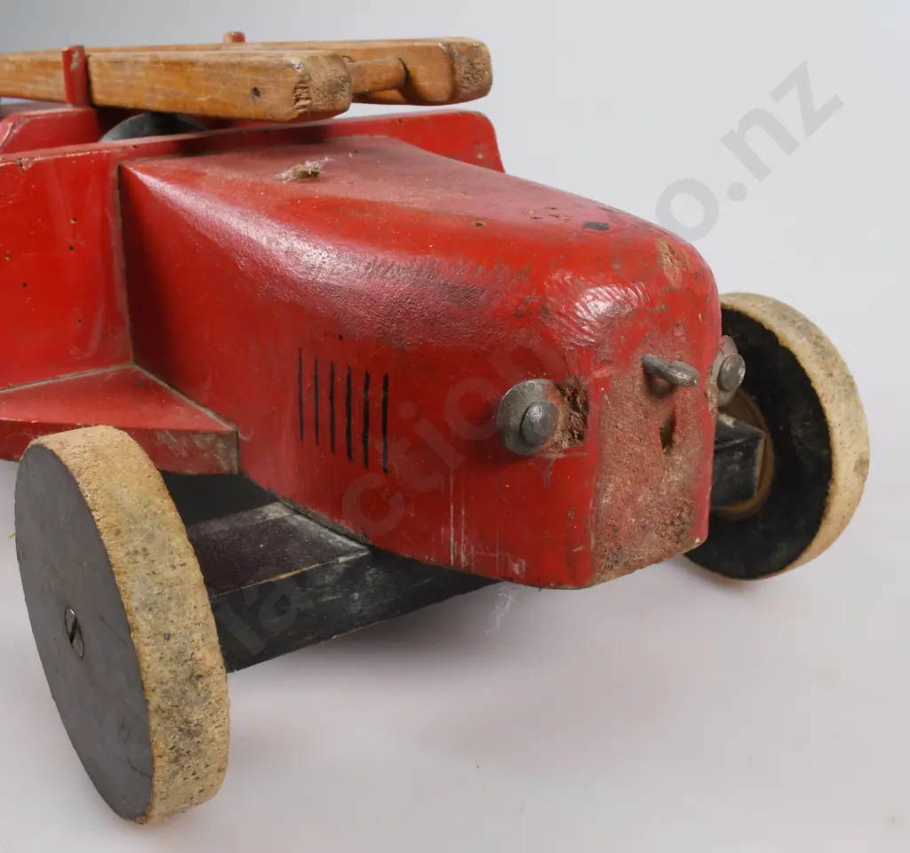 LARGE WOODEN FIRE ENGINE Image 1++