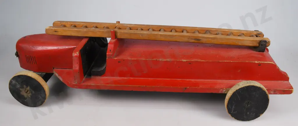 LARGE WOODEN FIRE ENGINE Image 1++
