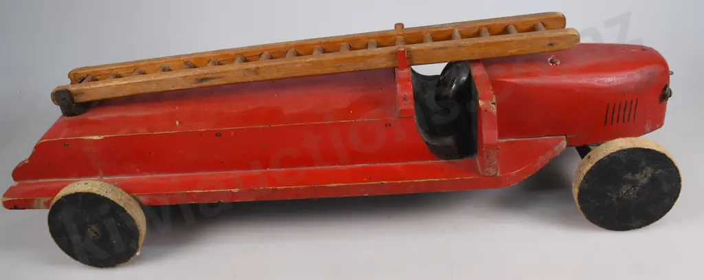 LARGE WOODEN FIRE ENGINE Image 1++