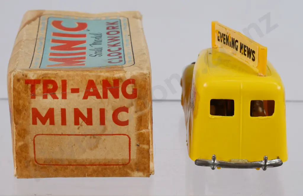 TRIANG MINIC CLOCKWORK EVENING NEWS DELIVERY VAN Image 1++