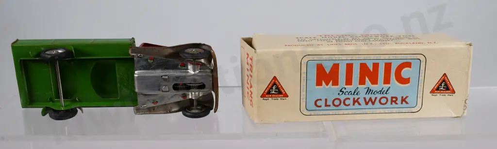 TRIANG MINIC CLOCKWORK DELIVERY LORRY Image 1++