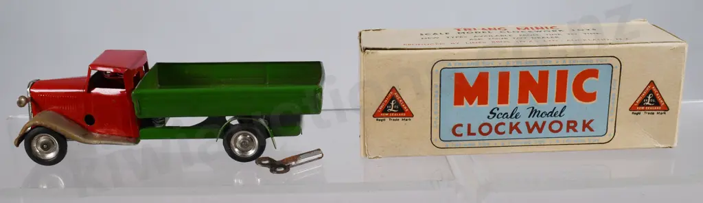 TRIANG MINIC CLOCKWORK DELIVERY LORRY Image 1++