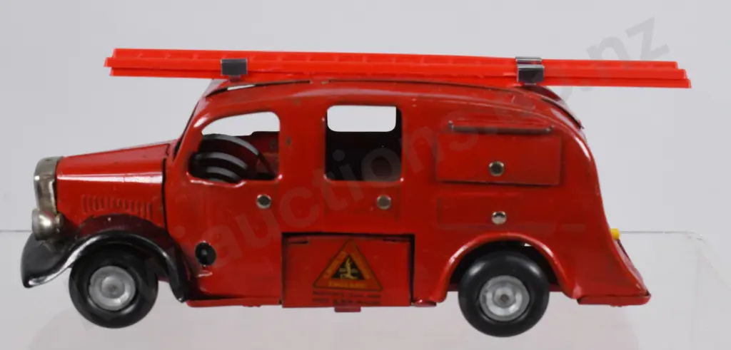 TRIANG MINIC CLOCKWORK FIRE ENGINE Image 1++
