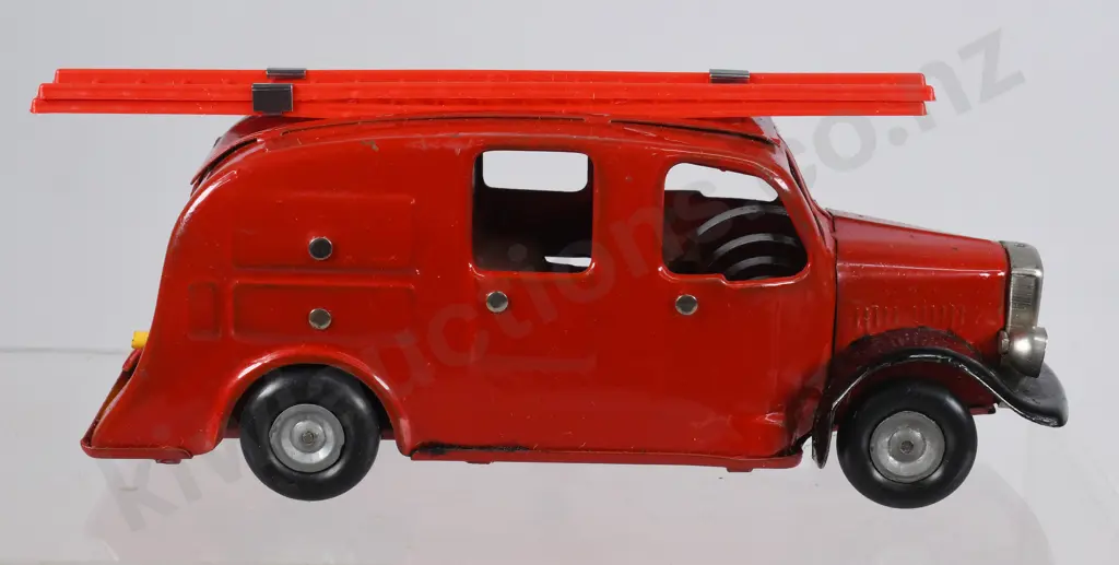 TRIANG MINIC CLOCKWORK FIRE ENGINE Image 1++