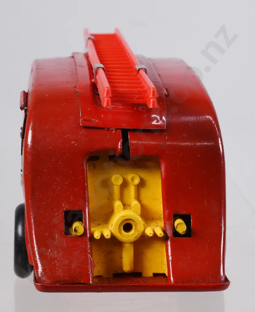 TRIANG MINIC CLOCKWORK FIRE ENGINE Image 1++