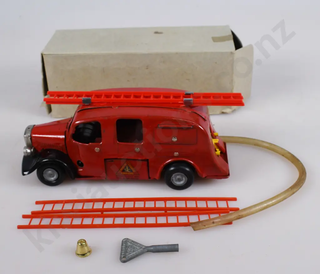 TRIANG MINIC CLOCKWORK FIRE ENGINE Image 1++