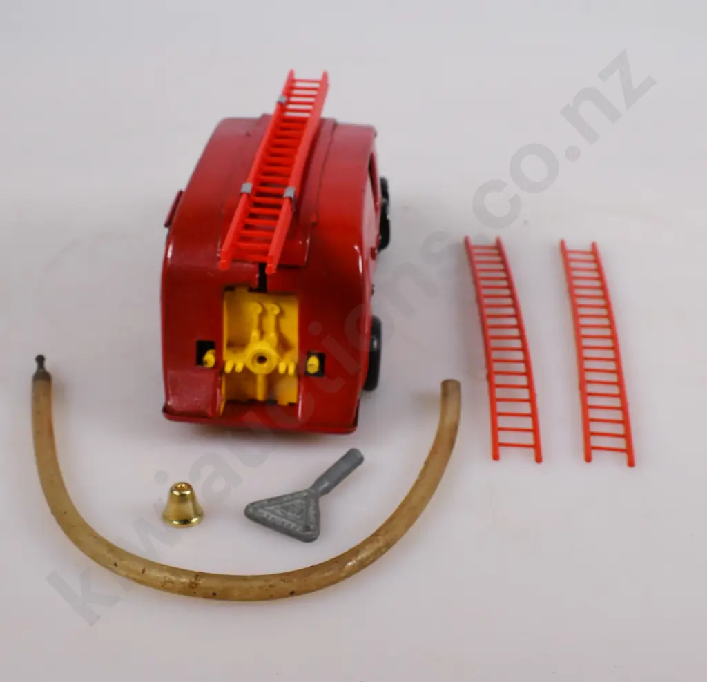 TRIANG MINIC CLOCKWORK FIRE ENGINE Image 1++