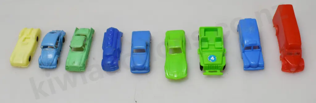 PLASTIC CEREAL TOY VEHICLES Image 1++